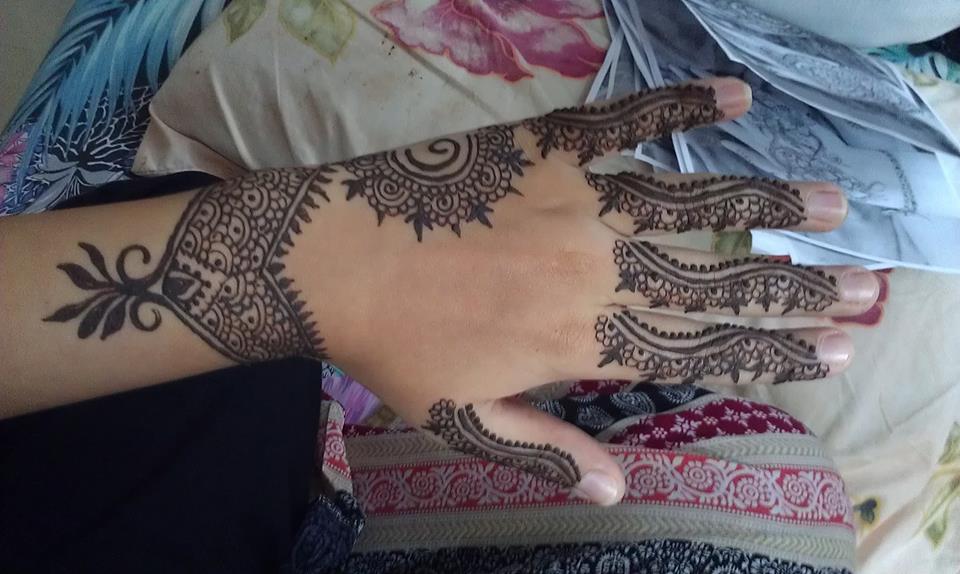 Simple back hand henna mehndi design for beginners