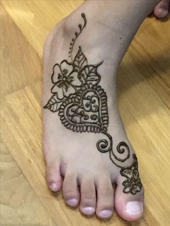 latest foot mehndi design