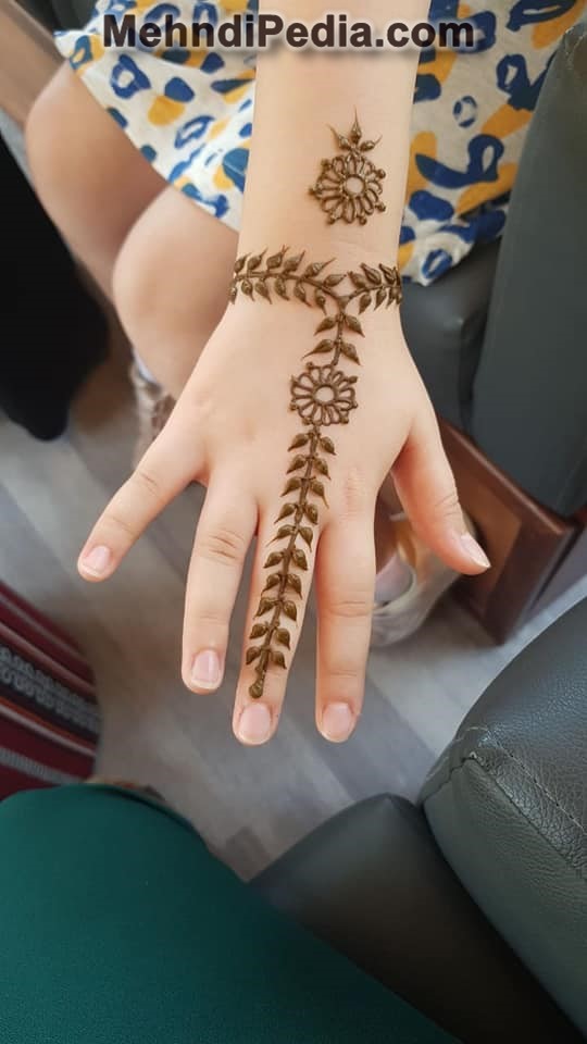 mehndi design for kids hand