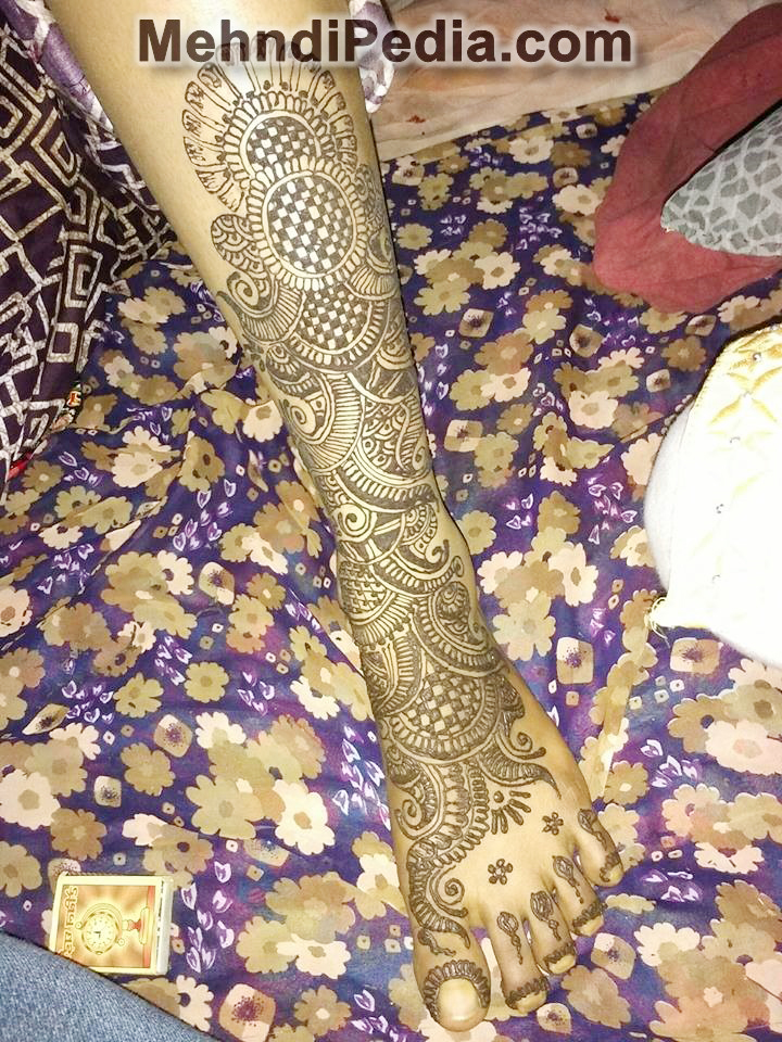 mehndi designs simple for foot