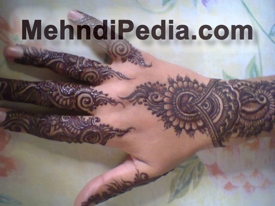 amazing backhand mehndi designs