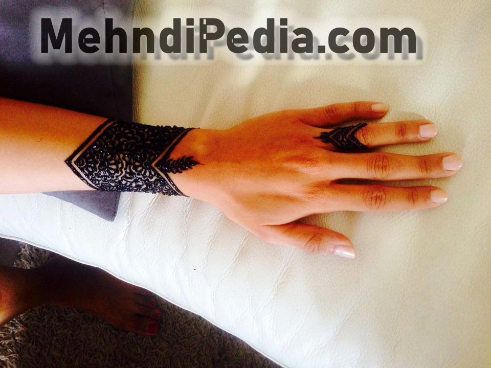 Hot mehndi designs for girls