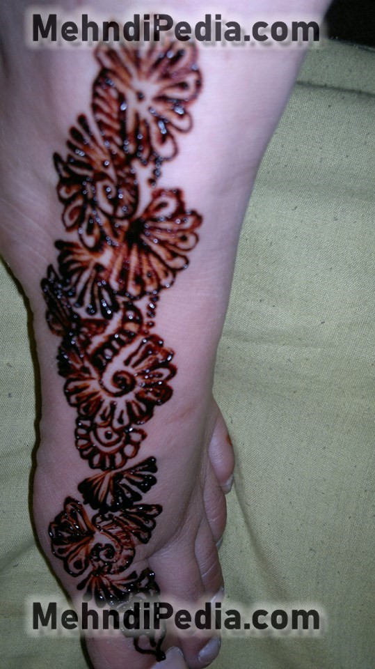 cute foot henna mehndi designs