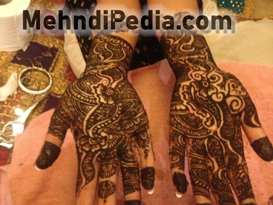 different style mehndi designs on both hand