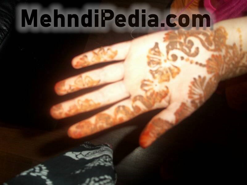 easy and simple loving mehndi desines