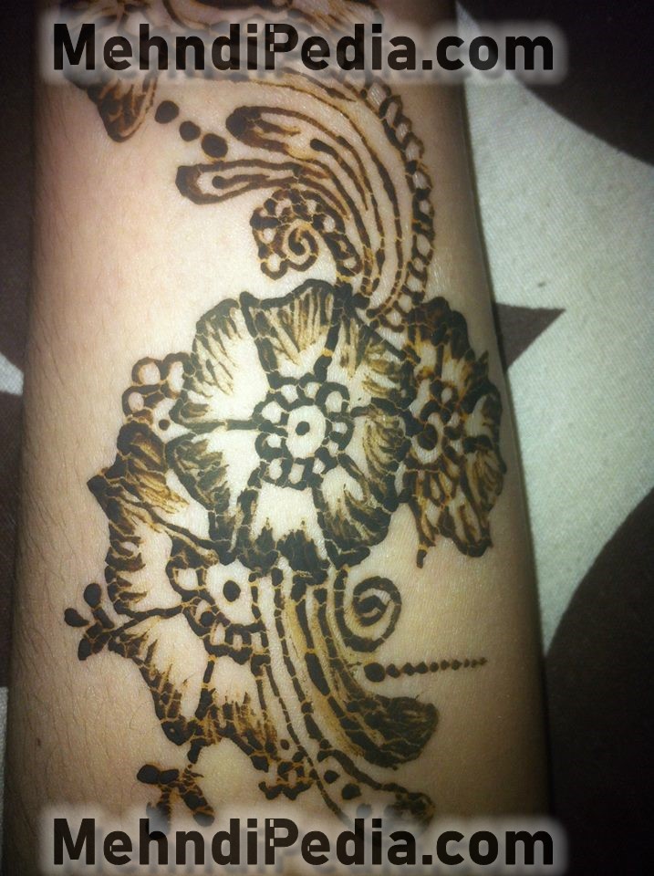 flowers mehendi designs on the arm