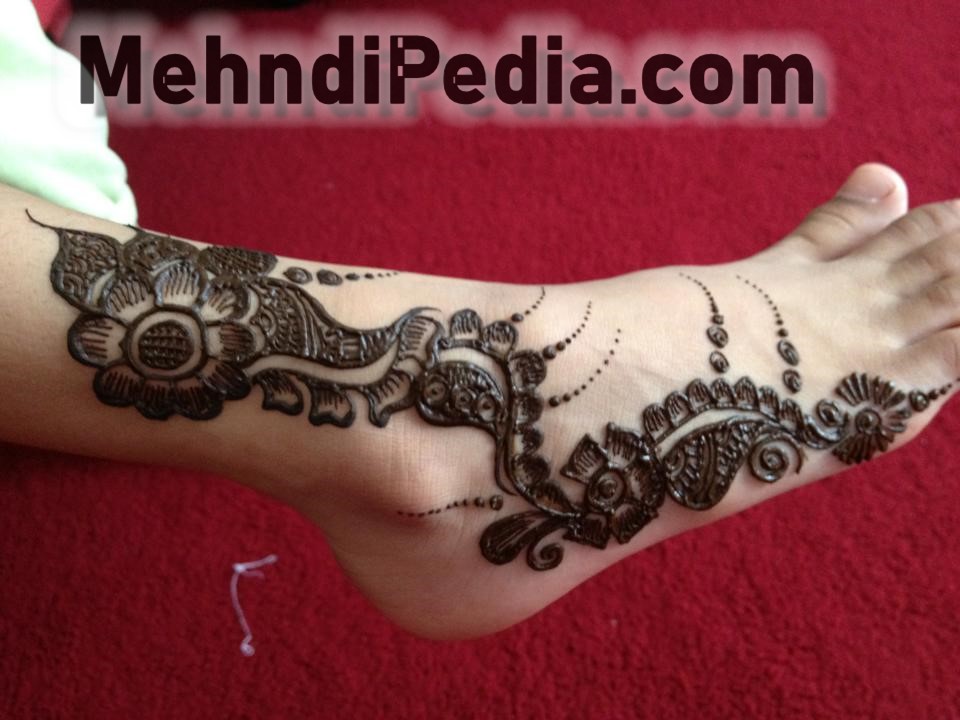 simple and easy mehndi designs for foot